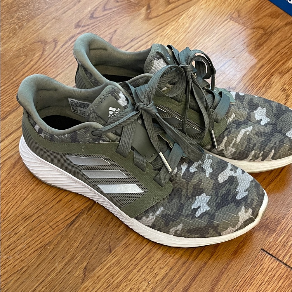 Like new! Adidas super comfy iconic woman’s Luxe Edge Bounce camo sneakers